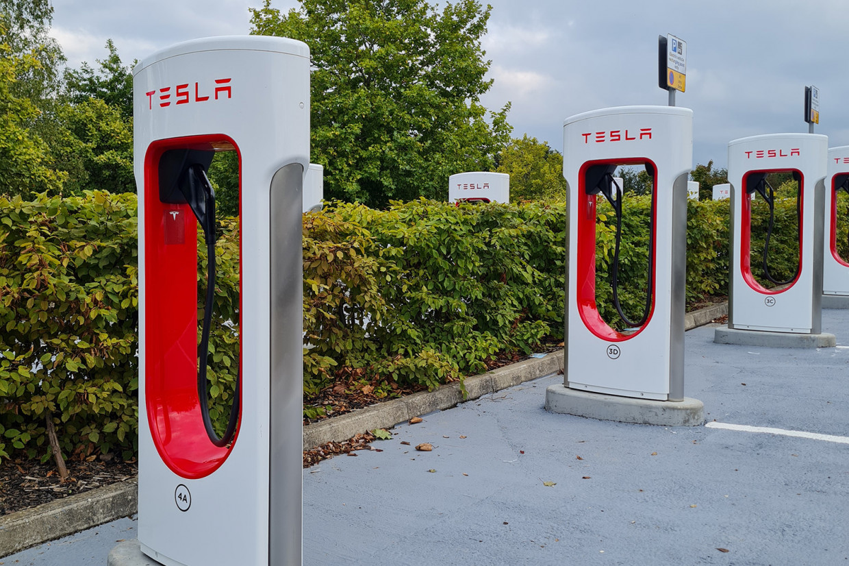 Tesla opens milestone 1000th Supercharger stall in UK and Ireland